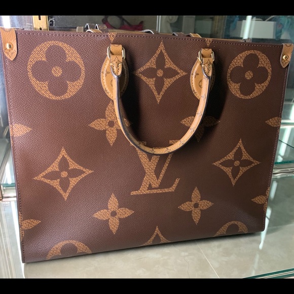 (SOLD) Auth LV Reverse Giant Monogram Onthego Tote - Picture 3 of 8